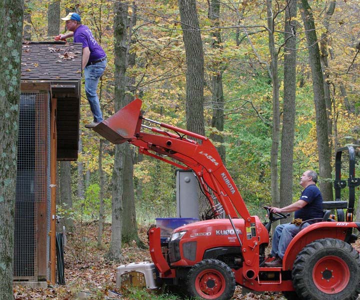 Tracey lifting Randy