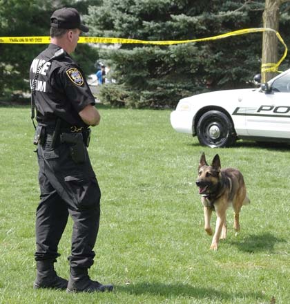 Cezar comes to Officer Mark Swindell's call